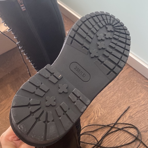 brand new knee-high leather boots with track sole - Picture 4 of 4